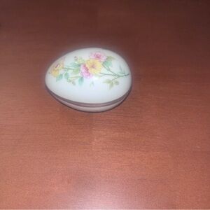 Trinket holder/floral decorative egg